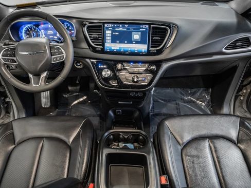 Used 2025 Chrysler Pacifica Select FWD image 23