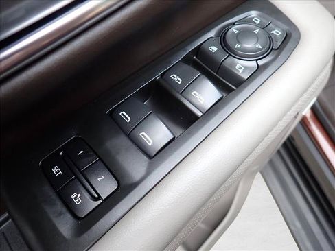 Used 2022 GMC Yukon SLT w/ SLT Luxury Package AWD/4WD image 19
