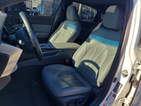 Used 2019 Toyota Avalon XLE image 19