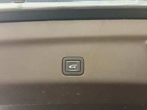 Used 2021 Chevrolet Tahoe Z71 AWD/4WD image 24