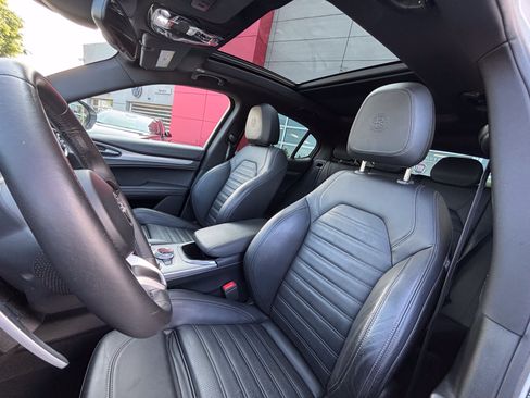 Used 2022 Alfa Romeo Stelvio Veloce AWD/4WD image 28
