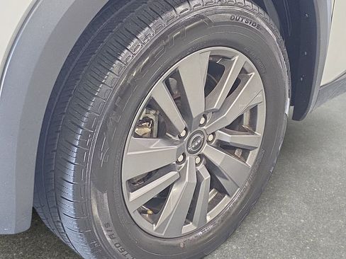 Used 2025 Nissan Pathfinder SV image 29