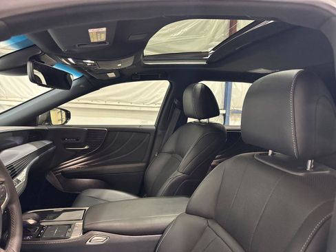 Used 2018 Lexus LS 500 w/ Accessory Package (Z1) RWD image 57