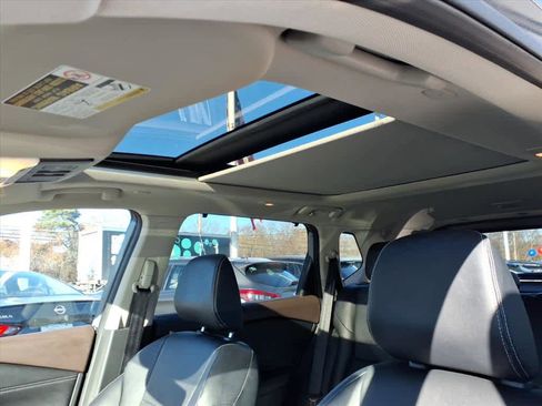 Certified 2023 Nissan Rogue SL w/ SL Premium Package image 18