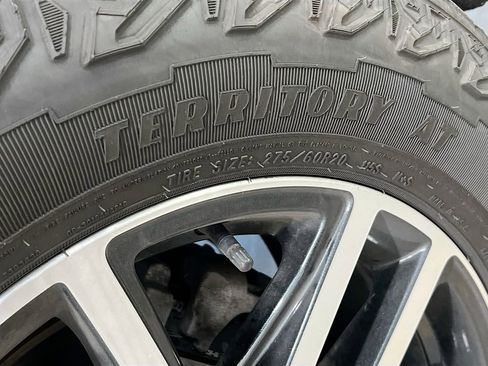 Used 2023 GMC Yukon XL AT4 image 40