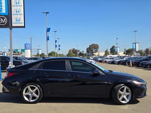 Used 2025 Hyundai Elantra Limited FWD image 8
