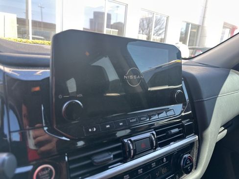 Used 2022 Nissan Pathfinder SL image 5