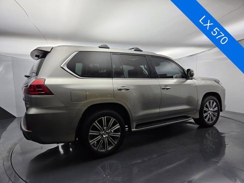 Used 2017 Lexus LX 570 4WD w/ Luxury Package image 9