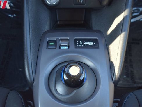 Used 2022 Nissan Leaf S image 21