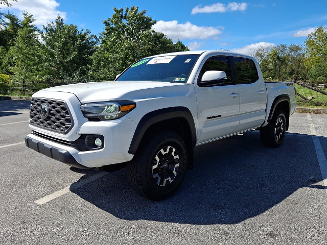 Certified 2022 Toyota Tacoma TRD Off-Road w/ Technology Package AWD/4WD image 3