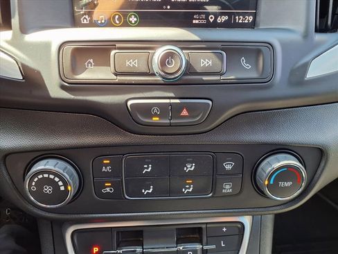 Used 2024 GMC Terrain SLE image 12