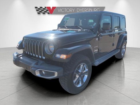 Used 2018 Jeep Wrangler Unlimited Sahara w/ Safety Group image 4