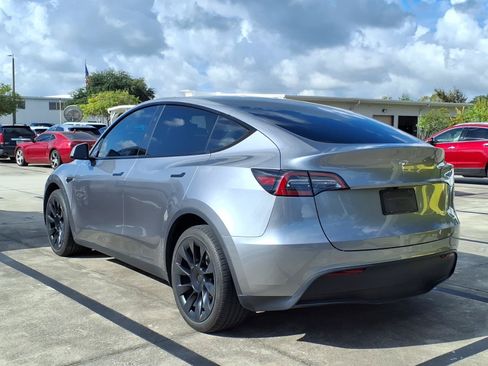 Used 2024 Tesla Model Y Long Range AWD/4WD image 12