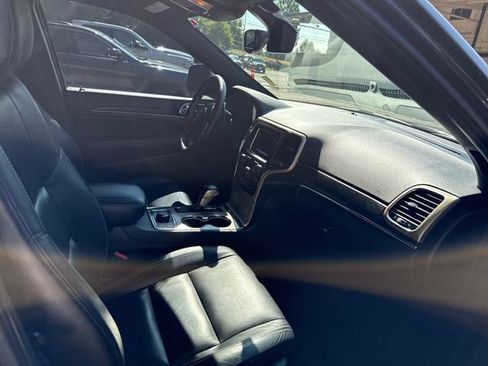 Used 2017 Jeep Grand Cherokee Limited AWD/4WD image 9