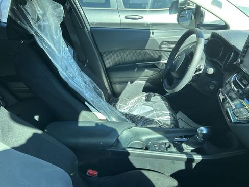 Used 2020 Toyota C-HR LE image 3