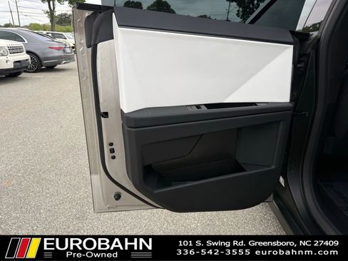 Used 2024 Tesla Cybertruck AWD Crew Cab image 21