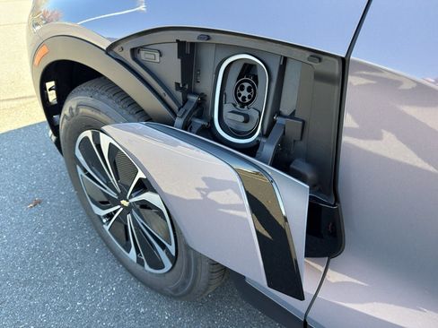 New 2026 Chevrolet Blazer EV LT image 9