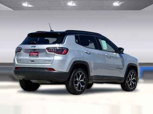Used 2025 Jeep Compass Limited AWD/4WD image 9