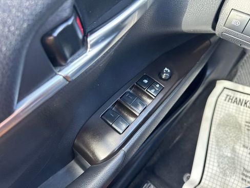 Used 2023 Toyota Camry SE image 14