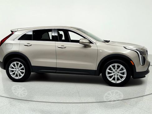 Certified 2023 Cadillac XT4 Luxury w/ Cold Weather Package AWD/4WD image 6