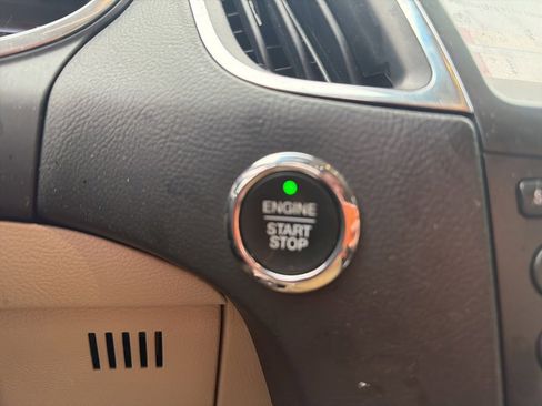 Used 2019 Ford Edge Titanium w/ Cold Weather Package image 25