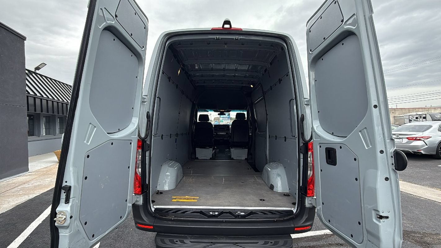 Used 2020 Mercedes-Benz Sprinter 2500 image 11