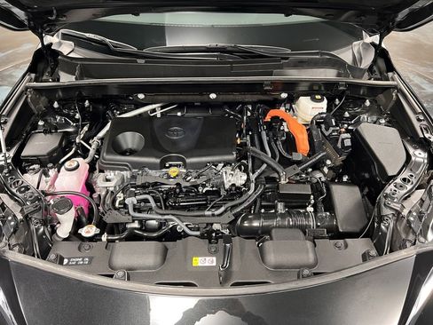 Used 2024 Toyota Venza XLE image 8