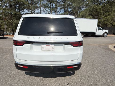 Used 2024 Jeep Wagoneer 4WD w/ Premium Group I image 9