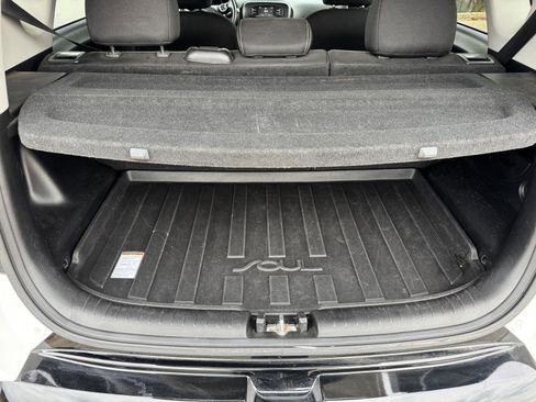 Used 2016 Kia Soul + image 17