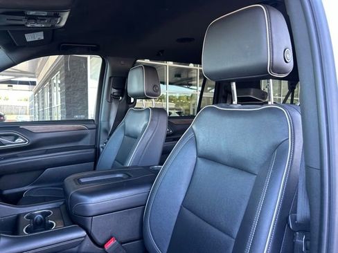 Used 2023 Chevrolet Suburban Premier AWD/4WD image 21