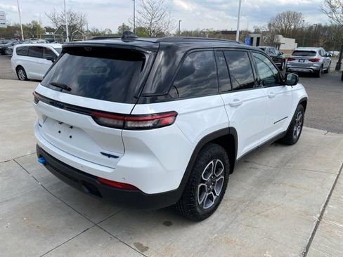 Used 2022 Jeep Grand Cherokee Trailhawk w/ Luxury Tech Group III AWD/4WD image 3
