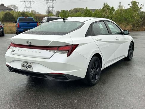 Used 2022 Hyundai Elantra SEL w/ Cargo Package image 3