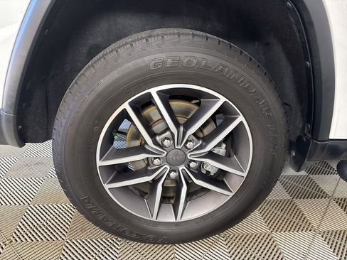 Used 2022 Jeep Grand Cherokee Limited image 32