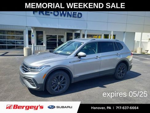 Used 2024 Volkswagen Tiguan SE w/ Panoramic Sunroof Package AWD/4WD image 1