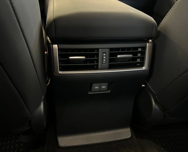 Used 2025 Lexus GX 550 AWD/4WD image 34