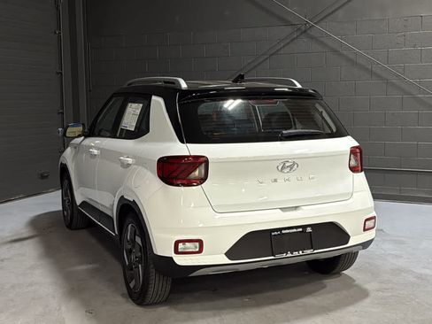Used 2022 Hyundai Venue Limited w/ Cargo Package FWD image 6