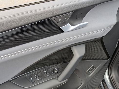 New 2026 Volkswagen Tiguan SE AWD/4WD image 11