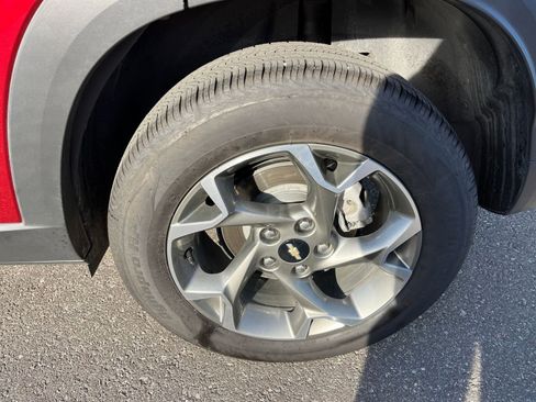 Used 2025 Chevrolet Trax LT image 29