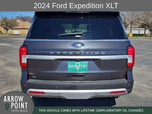 Used 2024 Ford Expedition XLT image 10