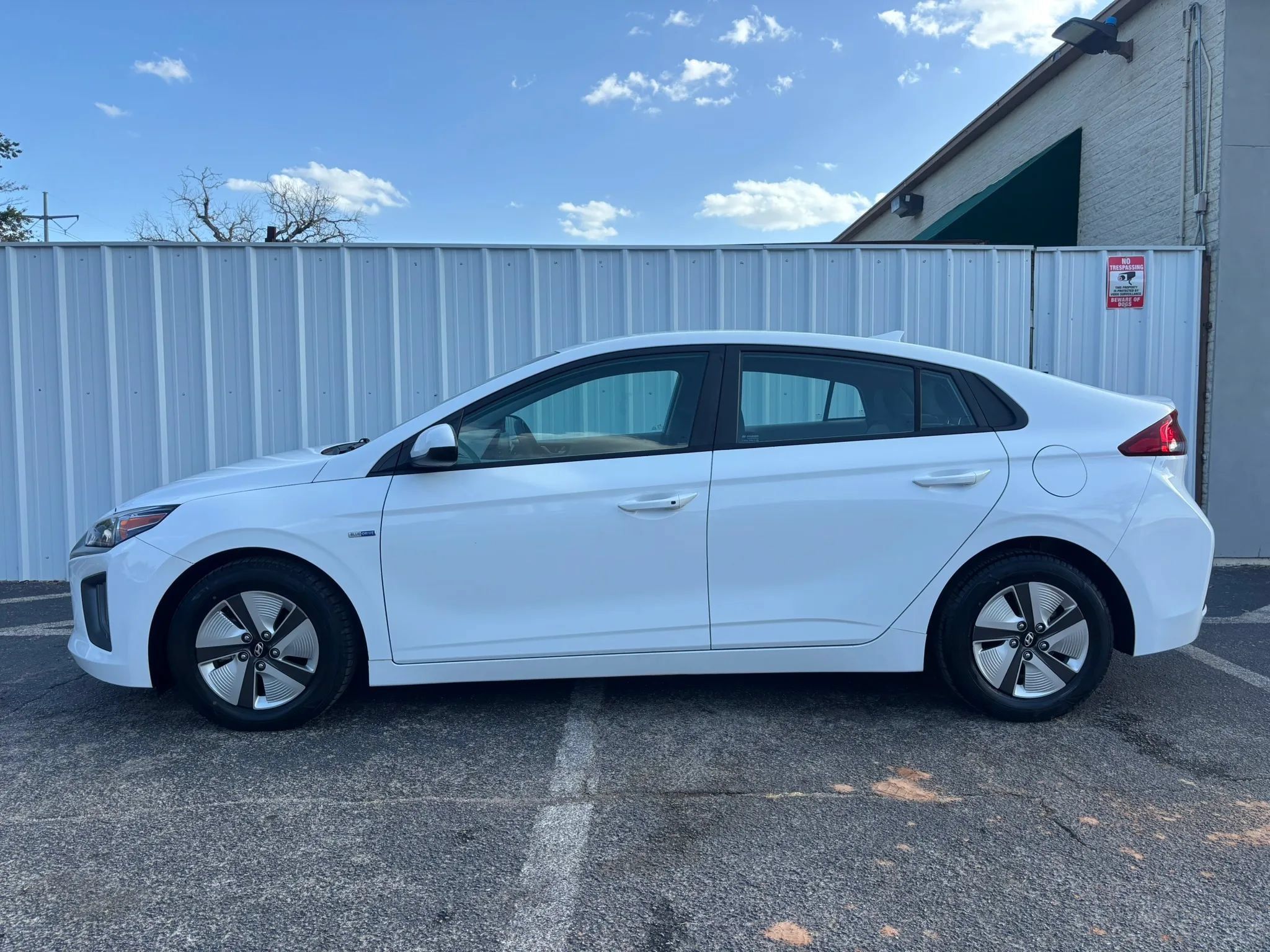 Used 2020 Hyundai Ioniq Blue FWD image 2