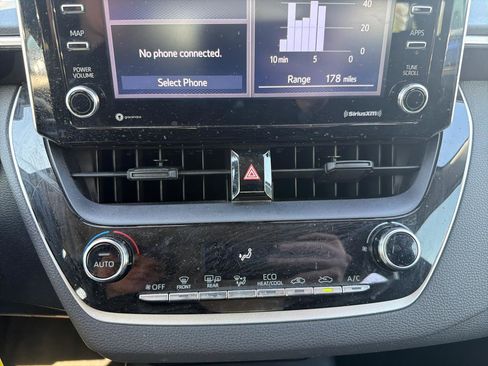 Used 2021 Toyota Corolla LE w/ Carpet Mat Package (TMS) FWD image 24