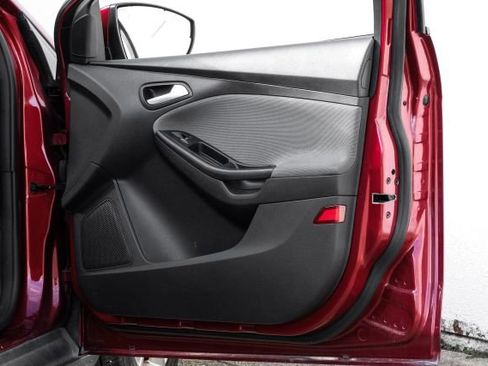 Used 2013 Ford Focus SE image 36