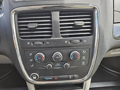 Used 2019 Dodge Grand Caravan SE w/ Power Convenience Group I FWD image 42