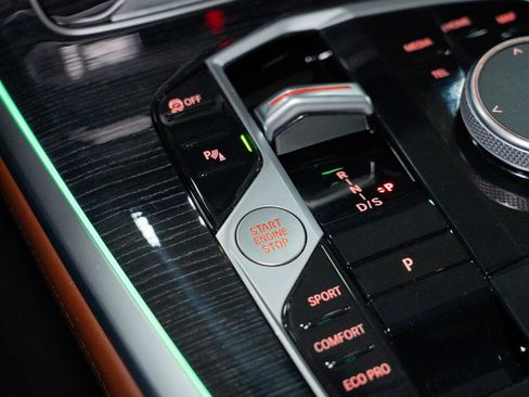 Used 2023 BMW X7 M60i image 71