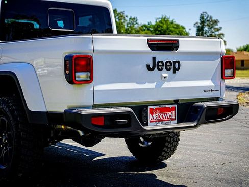 New 2025 Jeep Gladiator Sport image 10