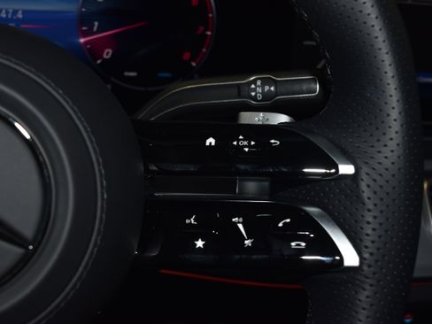 New 2026 Mercedes-Benz GLS 450 4MATIC image 9