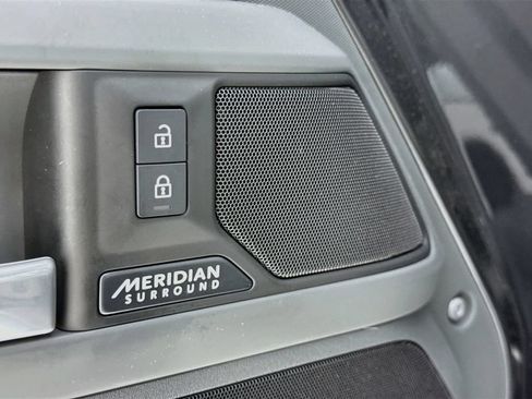 Used 2026 Land Rover Defender 110 X-Dynamic SE AWD/4WD image 23