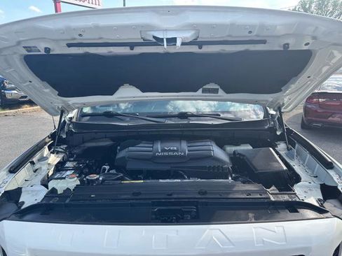 Used 2018 Nissan Titan SV w/ SV Convenience Package AWD/4WD image 23