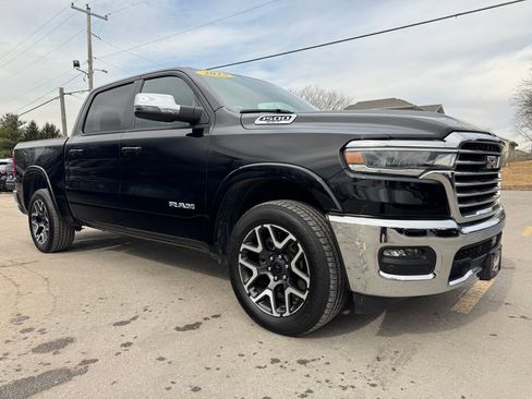 Used 2025 RAM 1500 Laramie AWD/4WD image 3