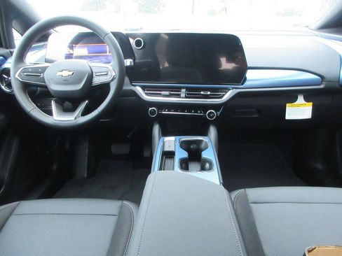 New 2026 Chevrolet Equinox EV LT image 15